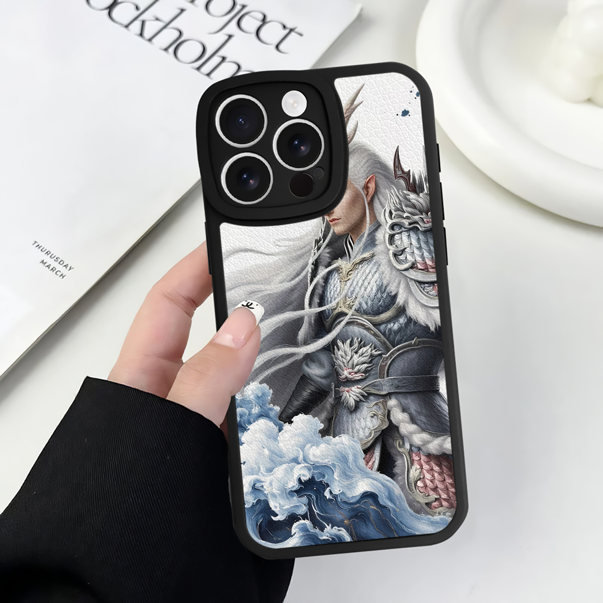 （画像用） Ne Zha 2 ナタ 魔童の大暴れ 【iPhone 16シリーズ対応】シリコンスマホケース（レザー調） 材質：シリコン